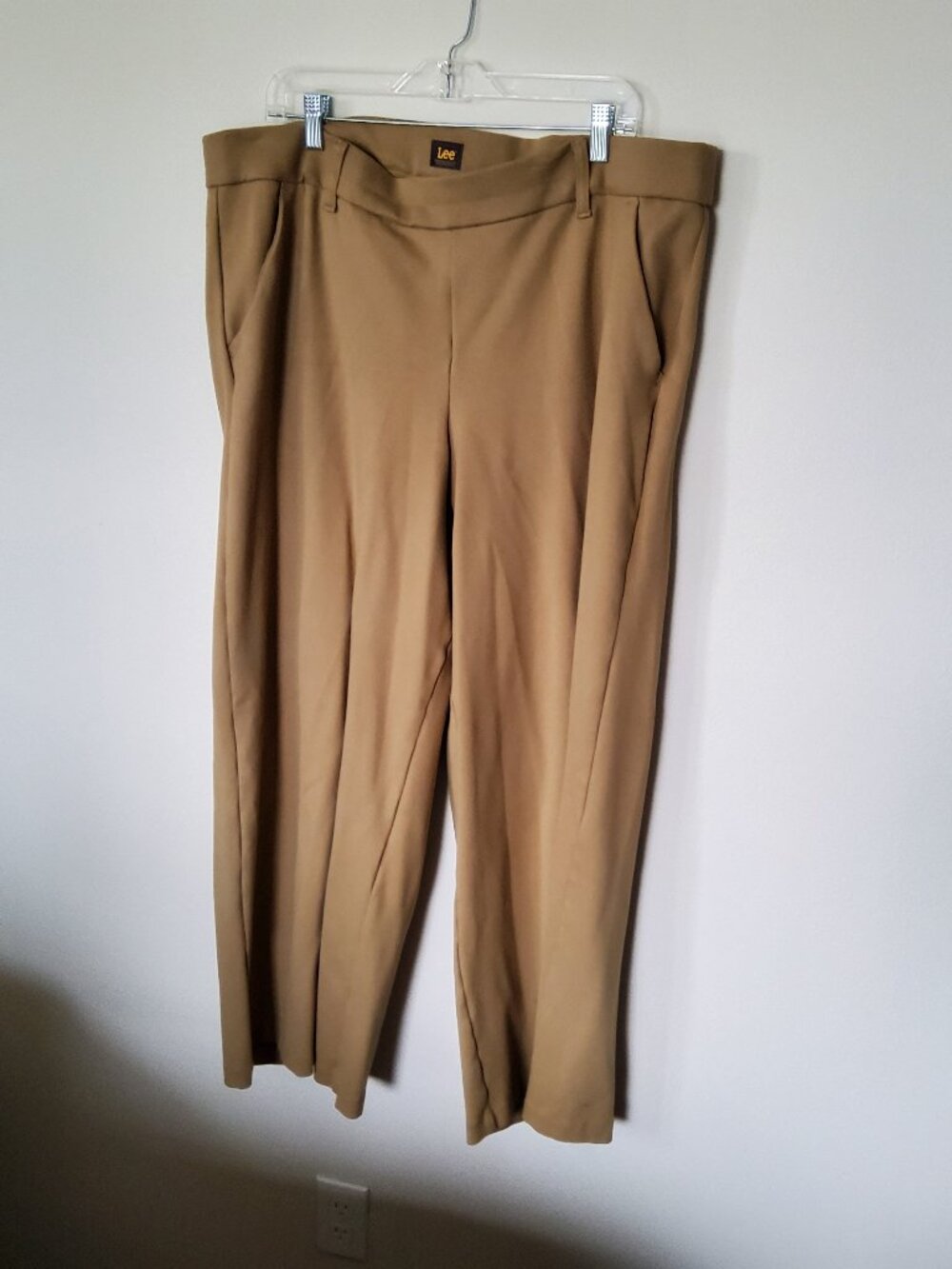 Lee's Women's Wide Leg dress pants in Camel color size 20W [see measurements]